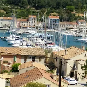 Très Bel T2 De 65 M2 Avec Terrasse Vue Sur Port. Appartement